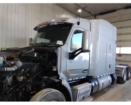 PETERBILT 579 CAB