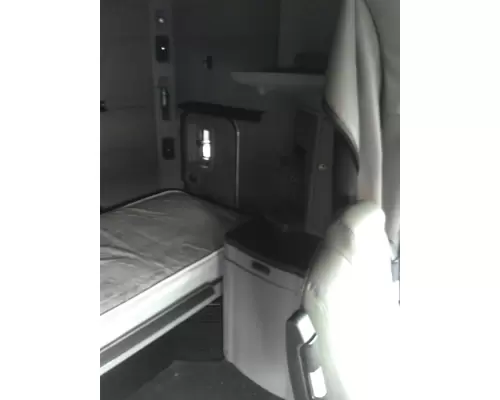 PETERBILT 579 CAB