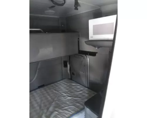 PETERBILT 579 CAB
