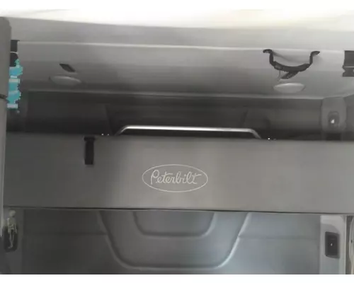 PETERBILT 579 CAB