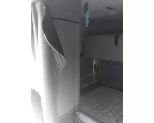 PETERBILT 579 CAB