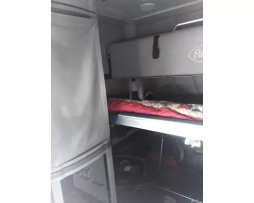 PETERBILT 579 CAB