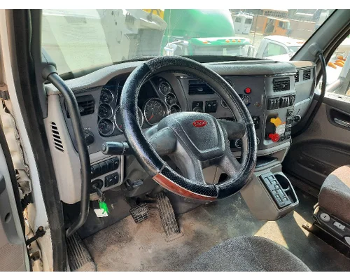 PETERBILT 579 CAB