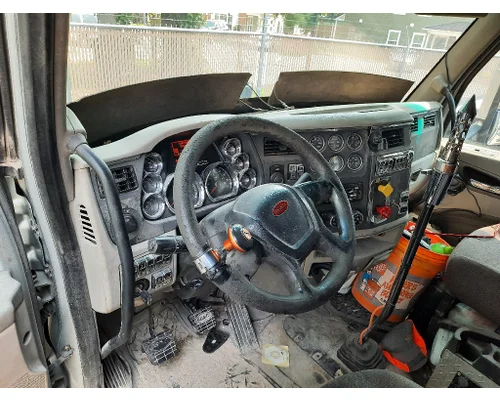 PETERBILT 579 CAB