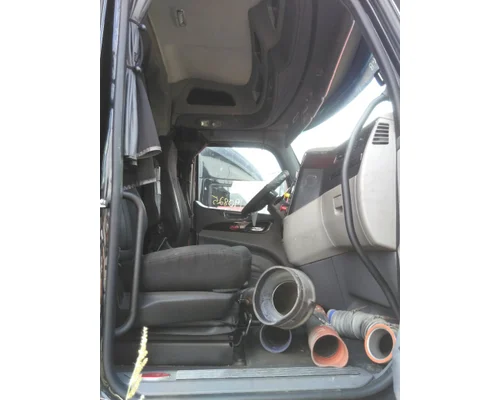 PETERBILT 579 CAB