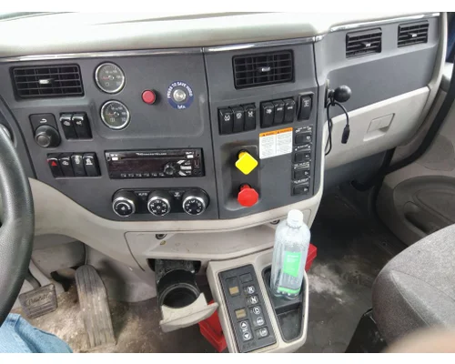 PETERBILT 579 CAB