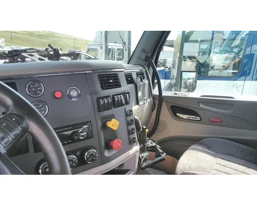 PETERBILT 579 CAB