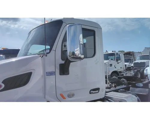 PETERBILT 579 CAB