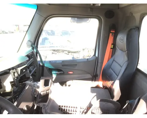 PETERBILT 579 CAB
