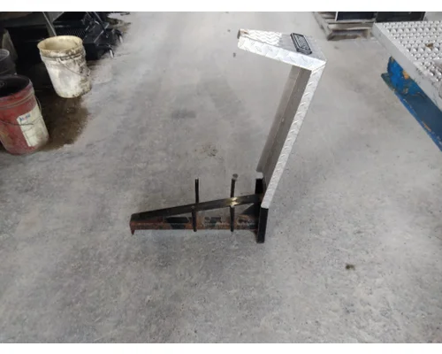PETERBILT 579 CHAIN HANGER