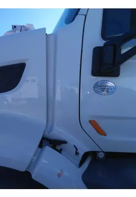 PETERBILT 579 COWL