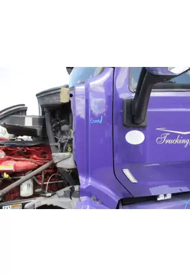 PETERBILT 579 COWL