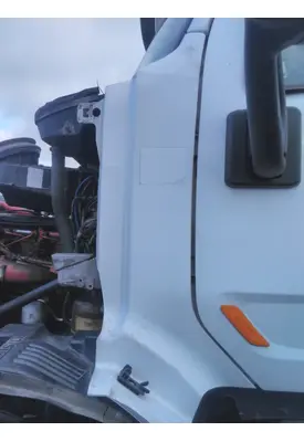 PETERBILT 579 COWL