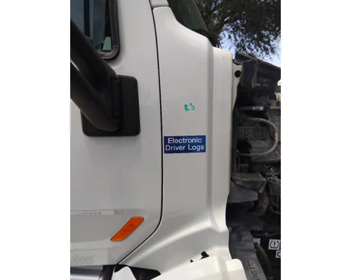PETERBILT 579 COWL