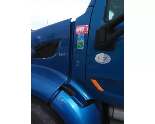PETERBILT 579 COWL