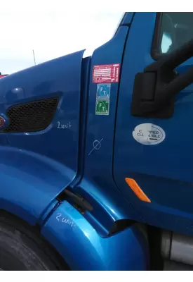 PETERBILT 579 COWL