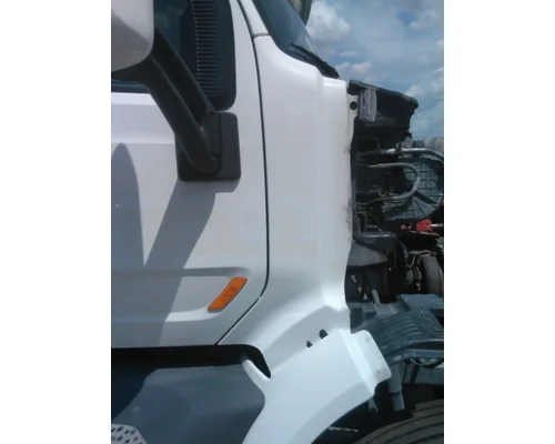 PETERBILT 579 COWL