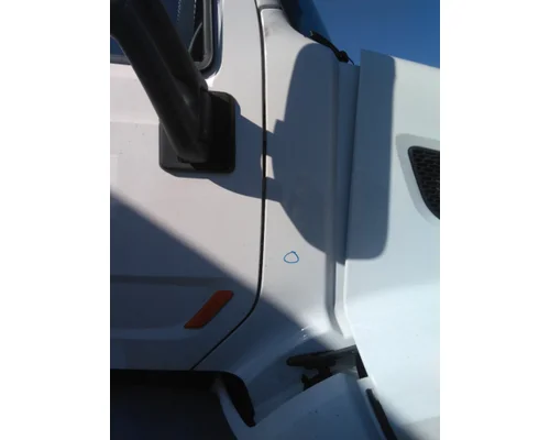 PETERBILT 579 COWL