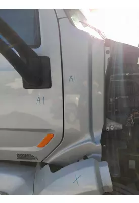 PETERBILT 579 COWL