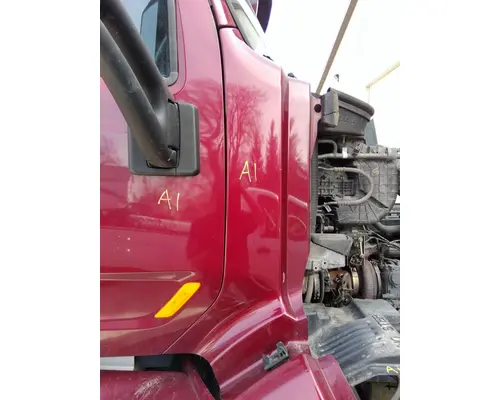 PETERBILT 579 COWL