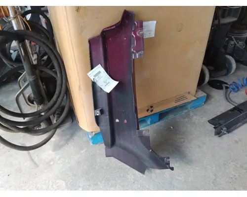 PETERBILT 579 COWL