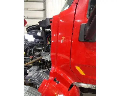PETERBILT 579 COWL