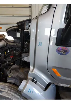 PETERBILT 579 COWL