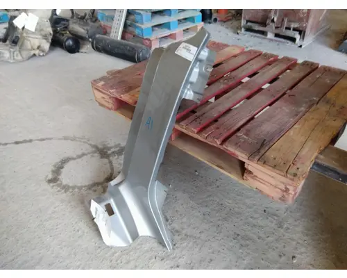 PETERBILT 579 COWL
