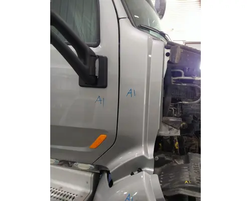 PETERBILT 579 COWL