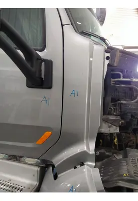 PETERBILT 579 COWL
