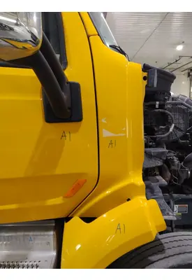 PETERBILT 579 COWL
