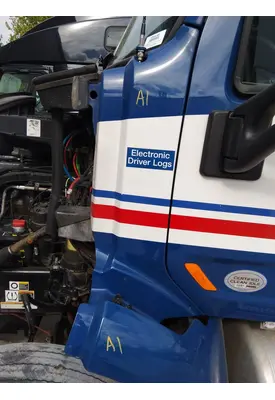 PETERBILT 579 COWL