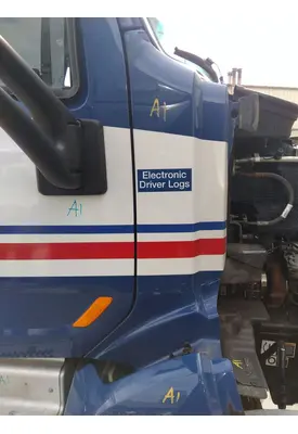 PETERBILT 579 COWL