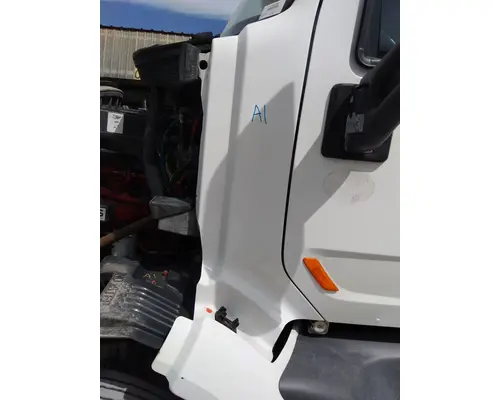PETERBILT 579 COWL