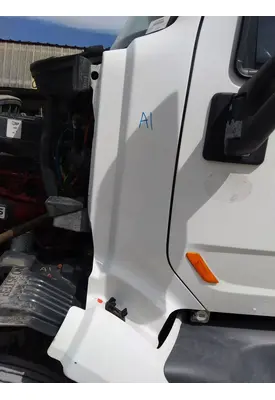 PETERBILT 579 COWL