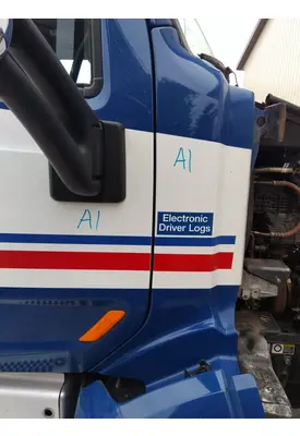 PETERBILT 579 COWL