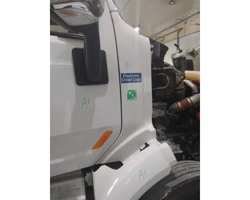 PETERBILT 579 COWL