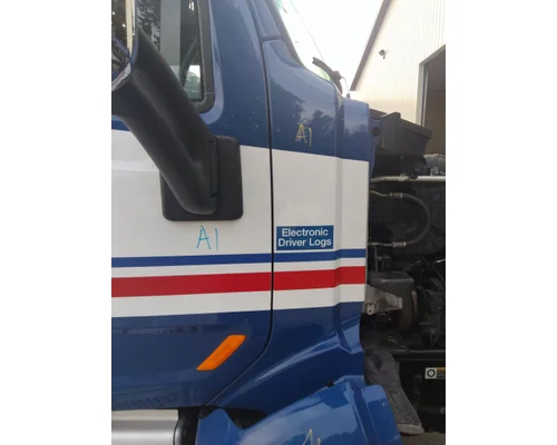 PETERBILT 579 COWL