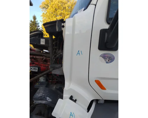 PETERBILT 579 COWL