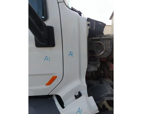 PETERBILT 579 COWL