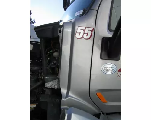 PETERBILT 579 COWL