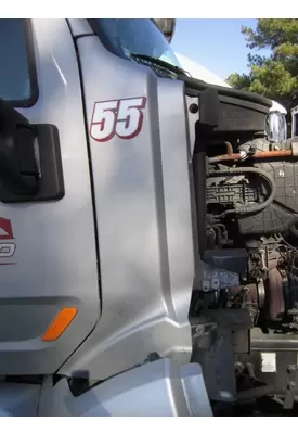 PETERBILT 579 COWL