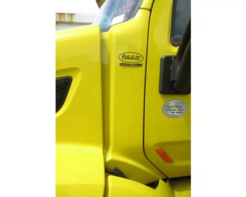 PETERBILT 579 COWL