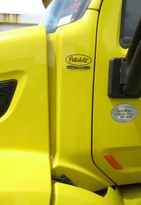 PETERBILT 579 COWL