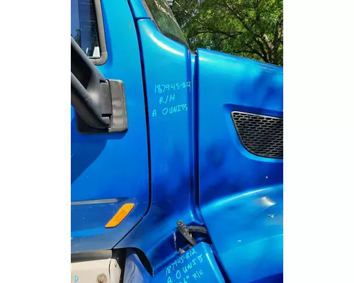PETERBILT 579 COWL