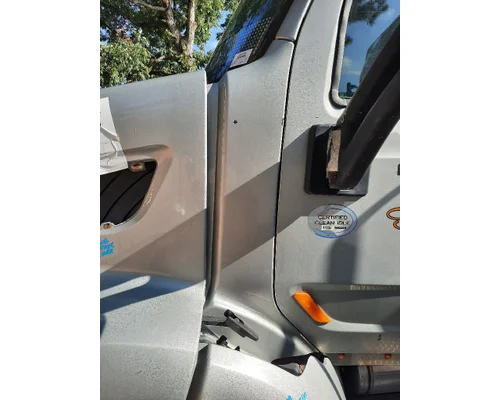 PETERBILT 579 COWL