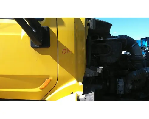PETERBILT 579 COWL