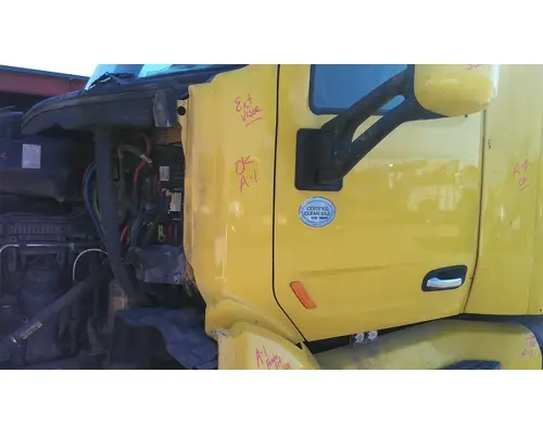 PETERBILT 579 COWL