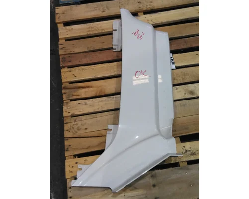 PETERBILT 579 COWL