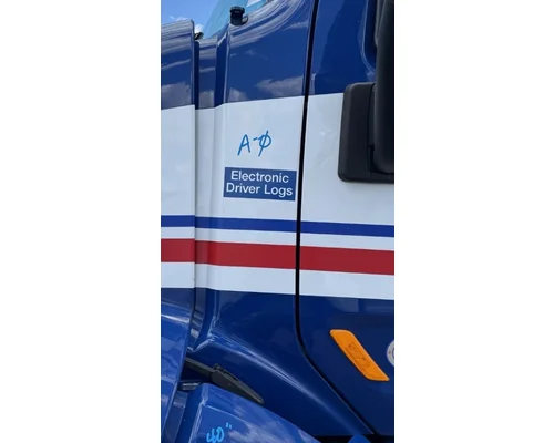 PETERBILT 579 COWL